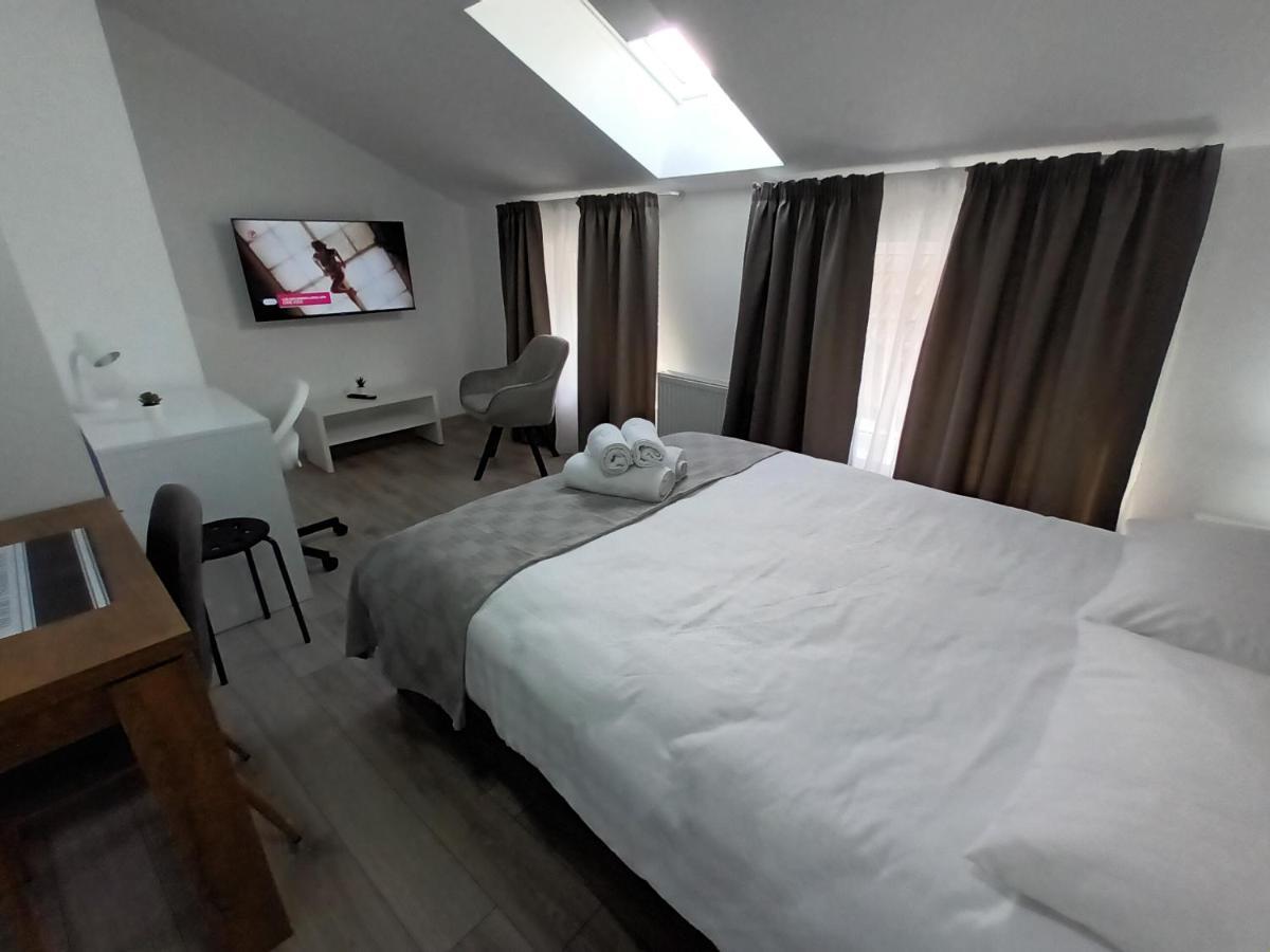 Old Town Studio Apartments Baia Mare Bagian luar foto