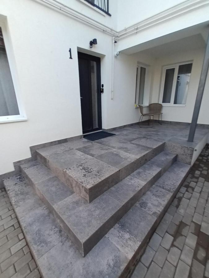 Old Town Studio Apartments Baia Mare Bagian luar foto